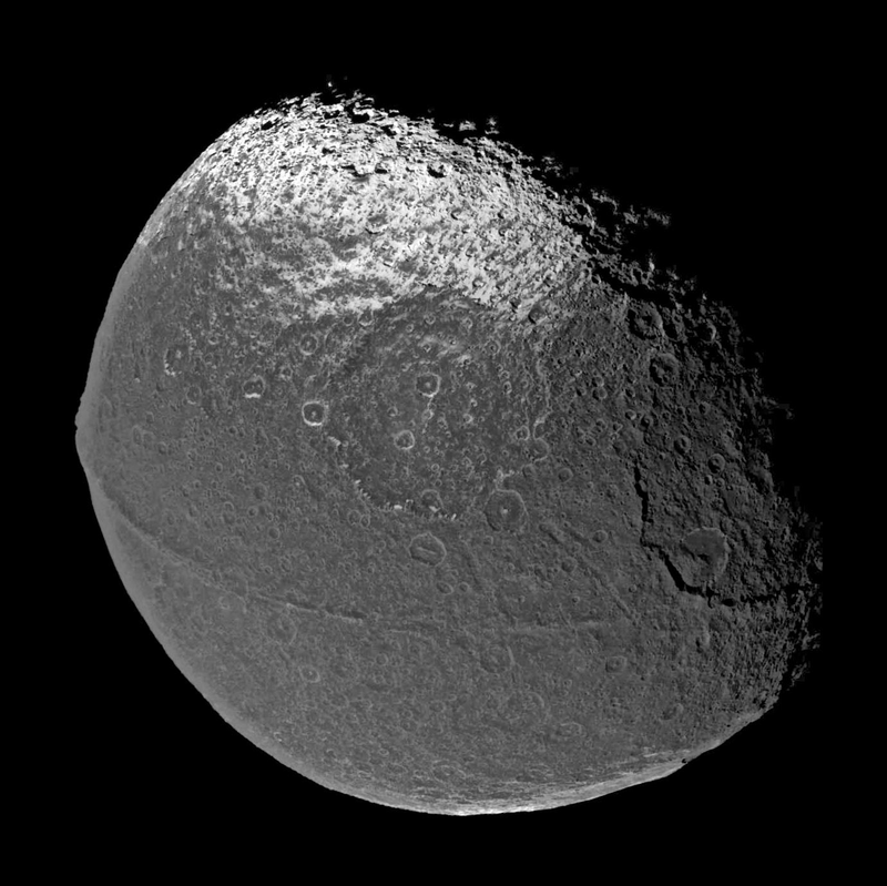Illustration for article titled How the solar system's strangest moon, Iapetus, lost its rings